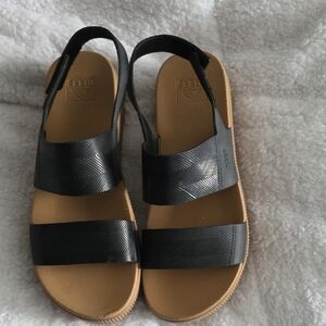 Reef Black and Tan Textured Sandals